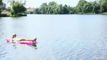 A summer day among bisexual friends Screencap 3 on sinx.preview.netperv.com