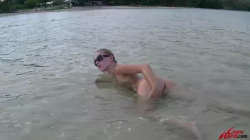 Wet And Messy Freak At The Beach Screencap 38 on sinx.preview.netperv.com