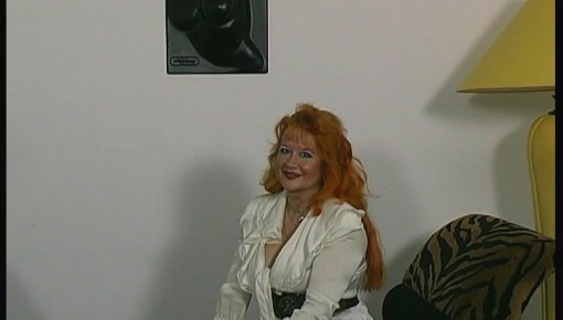 Latest deal - Die reife Rothaarige