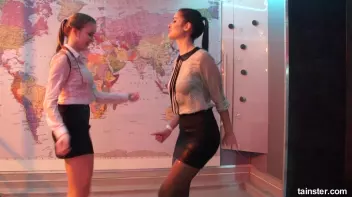 Dancing babes Screencap 21 on sinx.preview.netperv.com