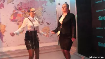 Dancing babes Screencap 40 on sinx.preview.netperv.com