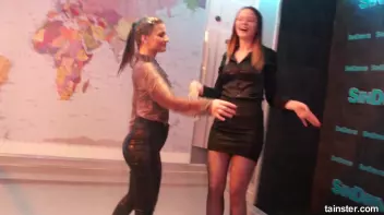 Dancing babes Screencap 50 on sinx.preview.netperv.com