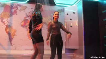 Dancing babes Screencap 54 on sinx.preview.netperv.com