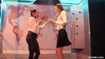 Dancing babes Screencap 71 on sinx.preview.netperv.com