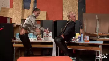 These Ladies Truly Believe In Their Product Screencap 10 on sinx.preview.netperv.com