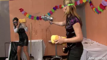 Eurobabe Oil Splatter! Screencap 30 on sinx.preview.netperv.com