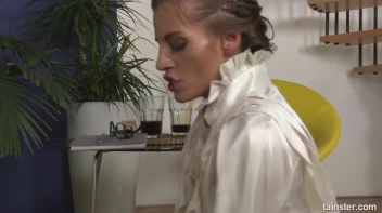 Keeping It Porfessional With Piss Screencap 57 on sinx.preview.netperv.com