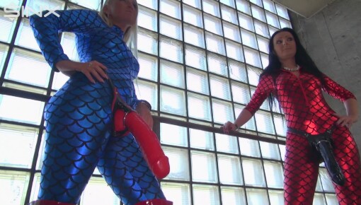 Latest deal - 2 heiße Ladies mit 2 Mega Gummischwänzen