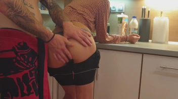 Fucking teen girlfriend in the kitchen Screencap 9 on sinx.preview.netperv.com