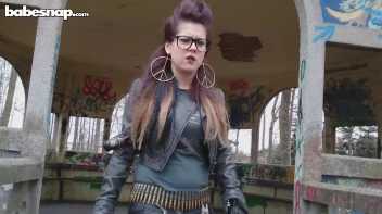 Goth vs. Preppy Pink Battle In The Park Screencap 9 on sinx.preview.netperv.com