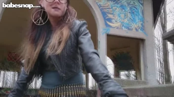 Goth vs. Preppy Pink Battle In The Park Screencap 10 on sinx.preview.netperv.com