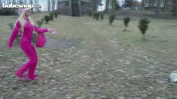 Goth vs. Preppy Pink Battle In The Park Screencap 11 on sinx.preview.netperv.com