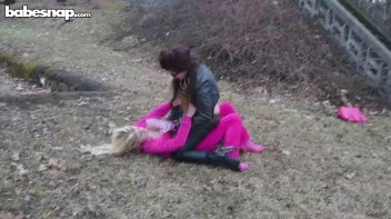 Goth vs. Preppy Pink Battle In The Park Screencap 23 on sinx.preview.netperv.com