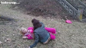 Goth vs. Preppy Pink Battle In The Park Screencap 26 on sinx.preview.netperv.com