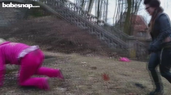 Goth vs. Preppy Pink Battle In The Park Screencap 32 on sinx.preview.netperv.com