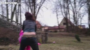 Goth vs. Preppy Pink Battle In The Park Screencap 33 on sinx.preview.netperv.com