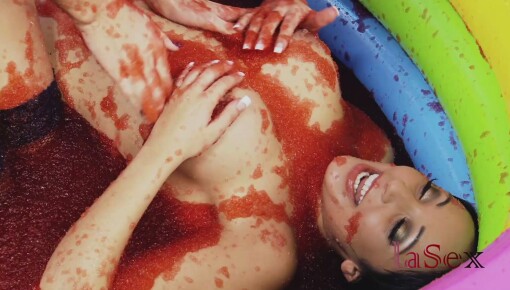 Latest deal - Jello Sluts Tammie Lee & Romana Ryder