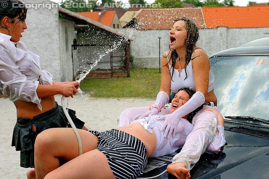 Summer Sponge Fight! on sinx.preview.netperv.com