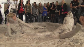 Muddy Wrestling: Jenny Lee vs. Liana Screencap 90 on sinx.preview.netperv.com