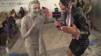 Muddy Wrestling: Jenny Lee vs. Liana Screencap 114 on sinx.preview.netperv.com