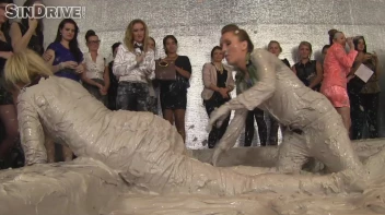 Muddy Wrestling: Jenny Lee vs. Liana Screencap 33 on sinx.preview.netperv.com