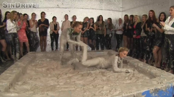 Muddy Wrestling: Jenny Lee vs. Liana Screencap 36 on sinx.preview.netperv.com