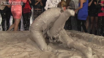 Muddy Wrestling: Jenny Lee vs. Liana Screencap 48 on sinx.preview.netperv.com