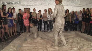 Muddy Wrestling: Jenny Lee vs. Liana Screencap 53 on sinx.preview.netperv.com