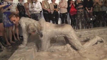 Muddy Wrestling: Jenny Lee vs. Liana Screencap 56 on sinx.preview.netperv.com