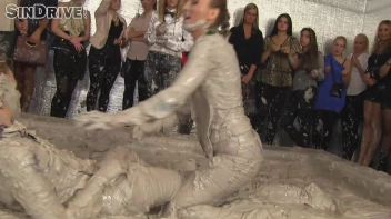 Muddy Wrestling: Jenny Lee vs. Liana Screencap 61 on sinx.preview.netperv.com