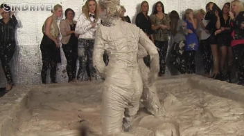 Muddy Wrestling: Jenny Lee vs. Liana Screencap 62 on sinx.preview.netperv.com