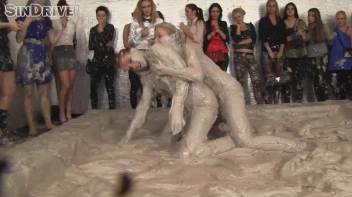 Muddy Wrestling: Jenny Lee vs. Liana Screencap 69 on sinx.preview.netperv.com