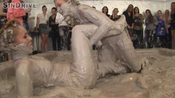 Muddy Wrestling: Jenny Lee vs. Liana Screencap 74 on sinx.preview.netperv.com