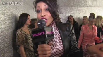 Muddy Wrestling: Jenny Lee vs. Liana Screencap 81 on sinx.preview.netperv.com