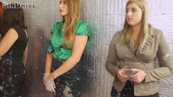 Muddy Wrestling: Jenny Lee vs. Liana Screencap 82 on sinx.preview.netperv.com