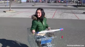 Shopping For A Blowjob Screencap 108 on sinx.preview.netperv.com