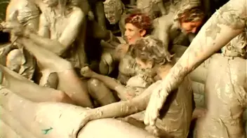 Underground Eurobabe Mud Club Screencap 59 on sinx.preview.netperv.com