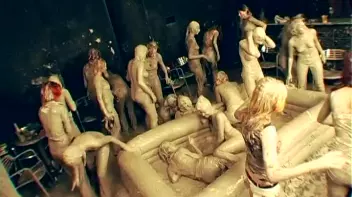 Underground Eurobabe Mud Club Screencap 76 on sinx.preview.netperv.com
