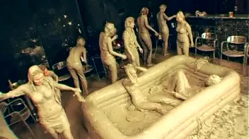 Underground Eurobabe Mud Club Screencap 78 on sinx.preview.netperv.com