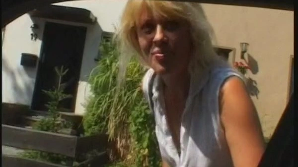 Straßenschlampe aufgegabelt für eine Wiesenfick on sinx.preview.netperv.com