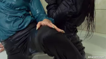 Lesbians Rub a Dub Dub Pussies In The Tub Screencap 42 on sinx.preview.netperv.com