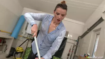 Pissing on the cleaning lady Screencap 112 on sinx.preview.netperv.com