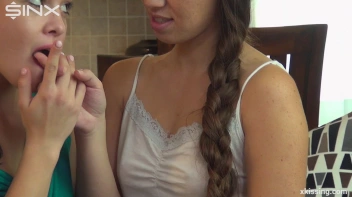 Kissing Babes Tongue Twister Screencap 2 on sinx.preview.netperv.com