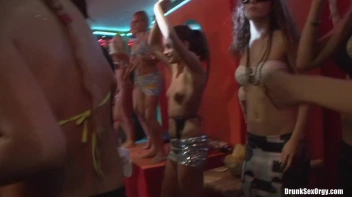 Bikini Beach Balls Part 5 - Cam 3 Screencap 101 on sinx.preview.netperv.com