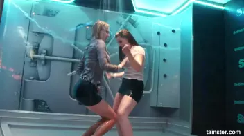 Sexy Wet Booty shaking Screencap 11 on sinx.preview.netperv.com