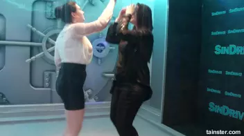 Sexy Wet Booty shaking Screencap 15 on sinx.preview.netperv.com