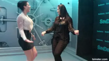 Sexy Wet Booty shaking Screencap 16 on sinx.preview.netperv.com