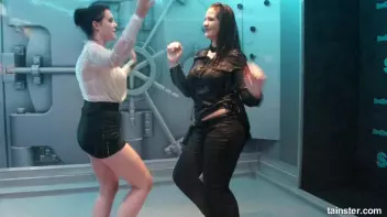 Sexy Wet Booty shaking Screencap 18 on sinx.preview.netperv.com