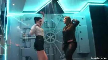 Sexy Wet Booty shaking Screencap 24 on sinx.preview.netperv.com