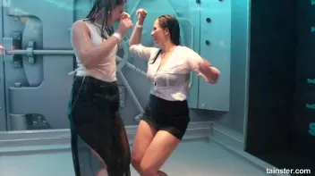 Sexy Wet Booty shaking Screencap 75 on sinx.preview.netperv.com